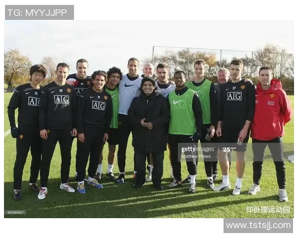 足球明星同框展现风采球场传奇汇聚一堂的精彩瞬间